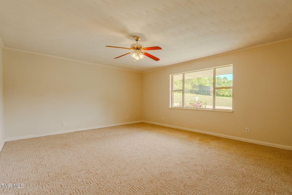 Photo #16: 812 Redbud Drive