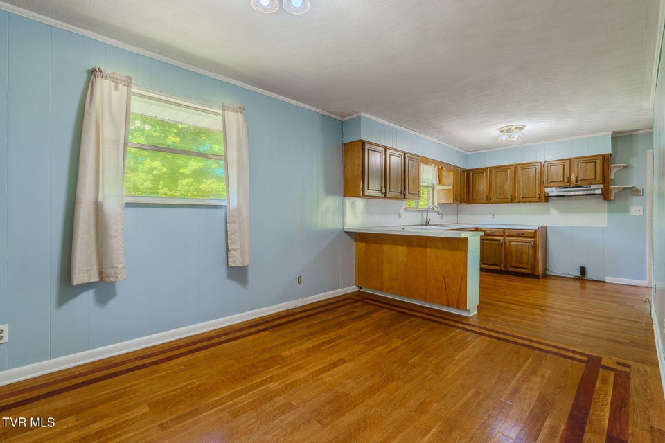 Photo #10: 812 Redbud Drive