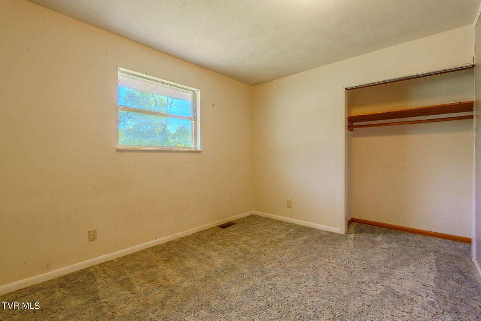 Photo #19: 812 Redbud Drive