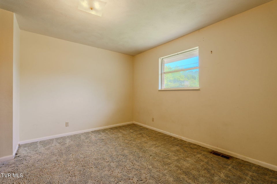 Photo #20: 812 Redbud Drive