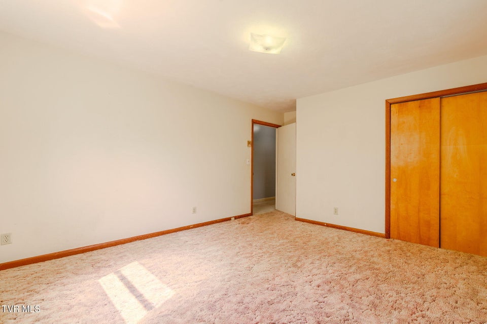 Photo #22: 812 Redbud Drive