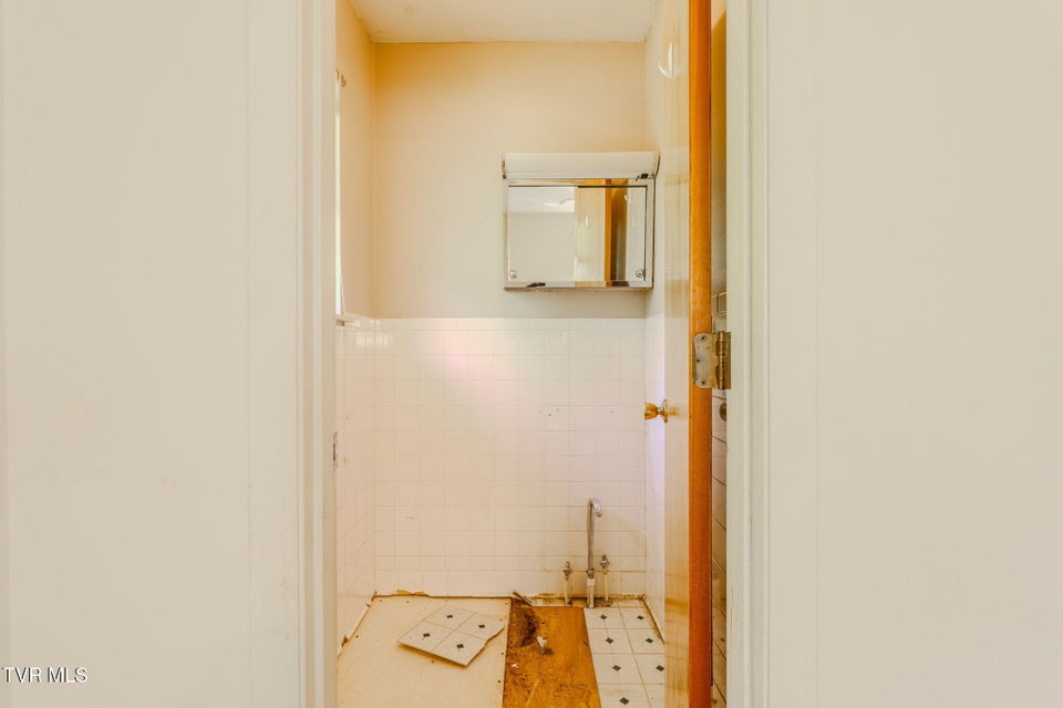 Photo #23: 812 Redbud Drive