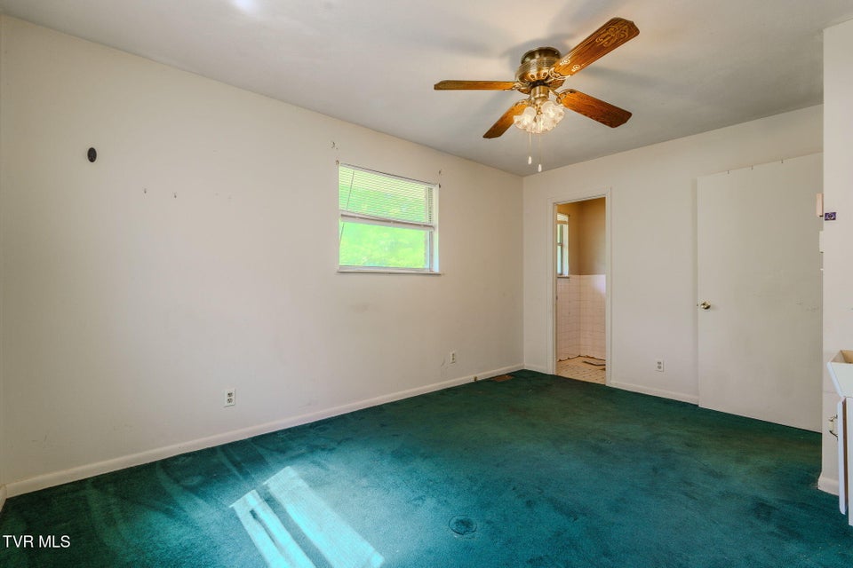 Photo #14: 812 Redbud Drive