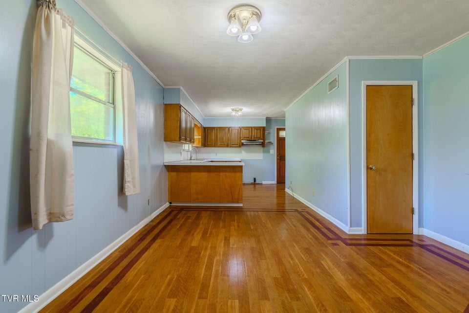 Photo #11: 812 Redbud Drive