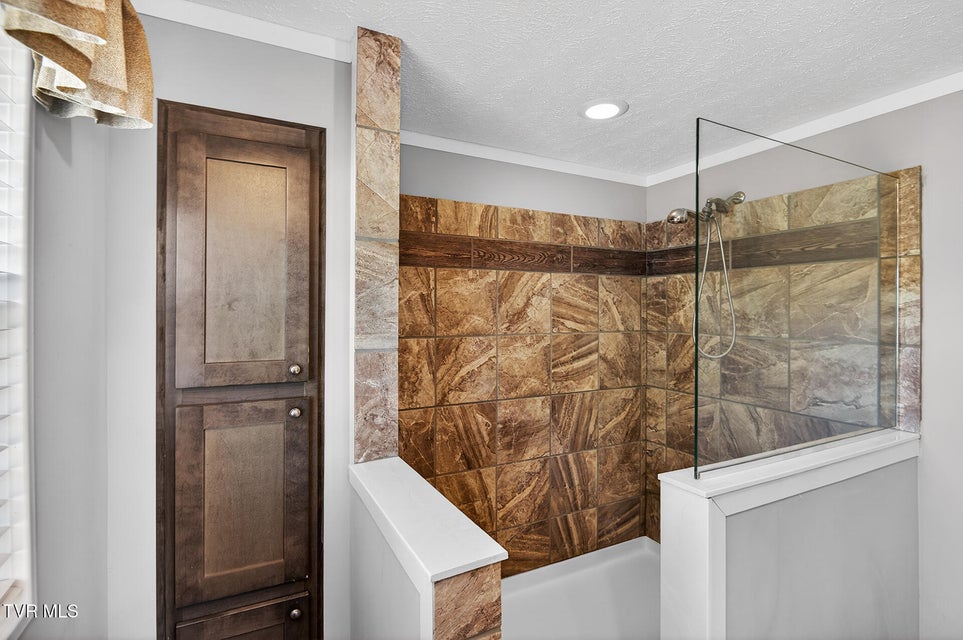 Photo #23: 822 Sunlight Road