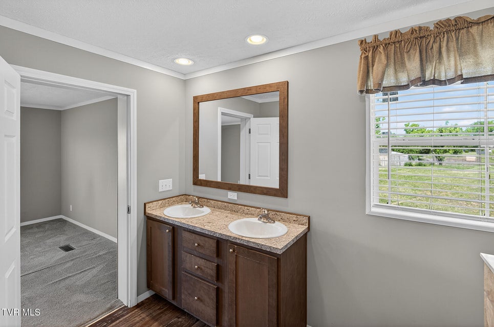 Photo #25: 822 Sunlight Road