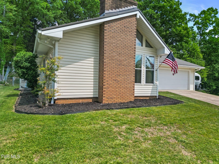 Photo #3: 1231 Tanglewood Drive