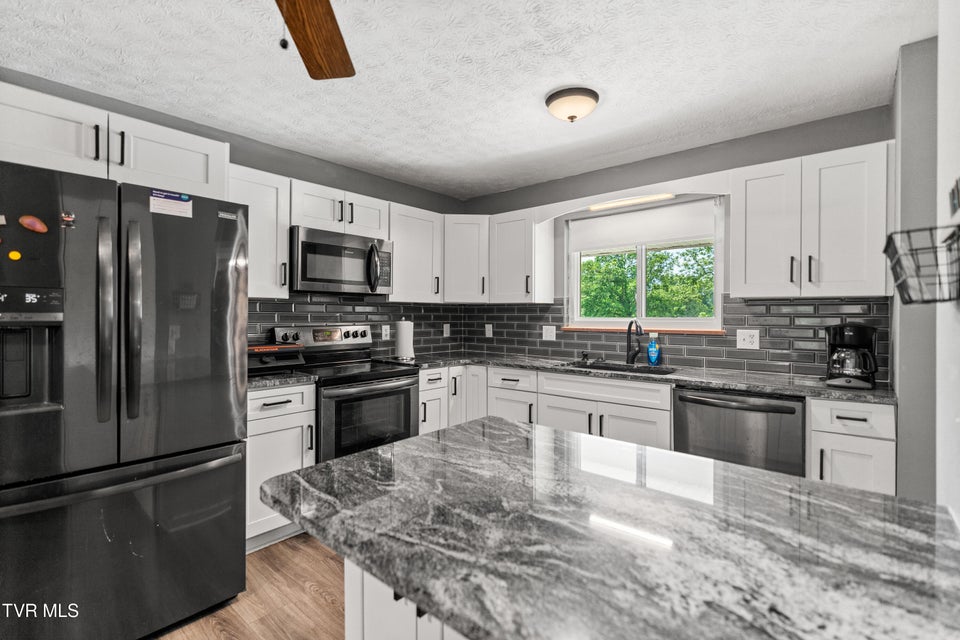 Photo #4: 1231 Tanglewood Drive