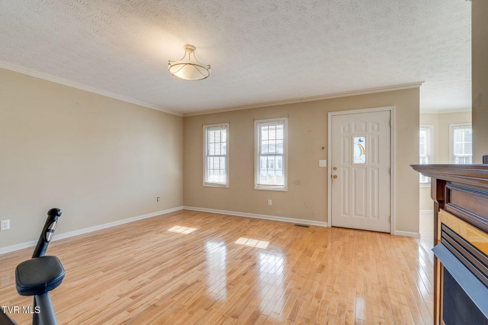 Photo #6: 610 Race Street