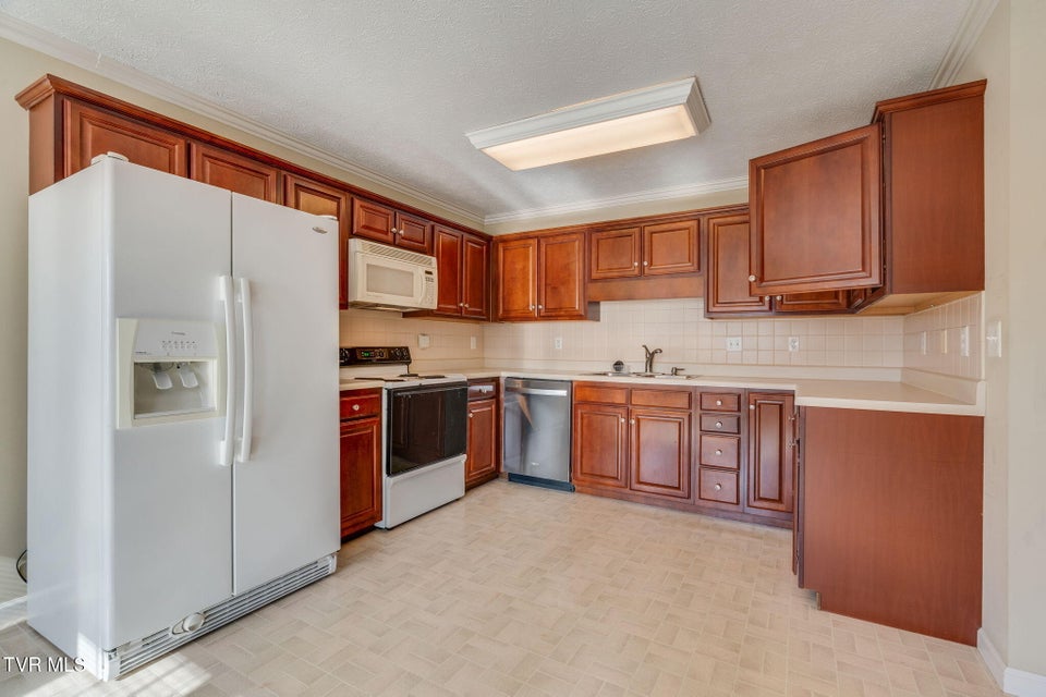 Photo #11: 610 Race Street