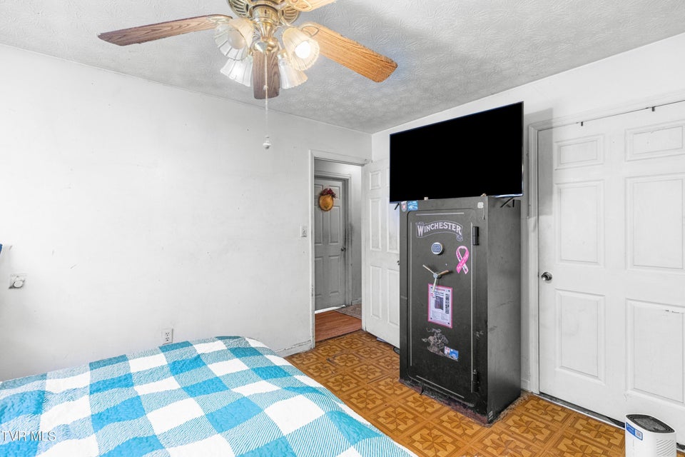 Photo #11: 3013 Buckingham Road