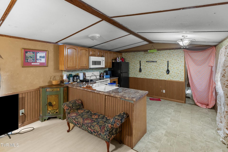 Photo #8: 115 Melrose Avenue