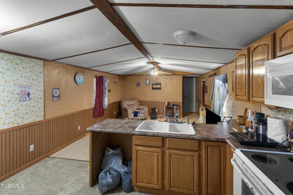 Photo #10: 115 Melrose Avenue