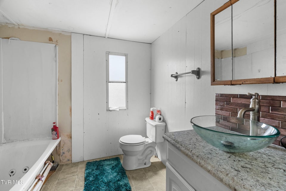 Photo #13: 115 Melrose Avenue