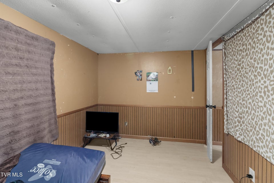 Photo #16: 115 Melrose Avenue