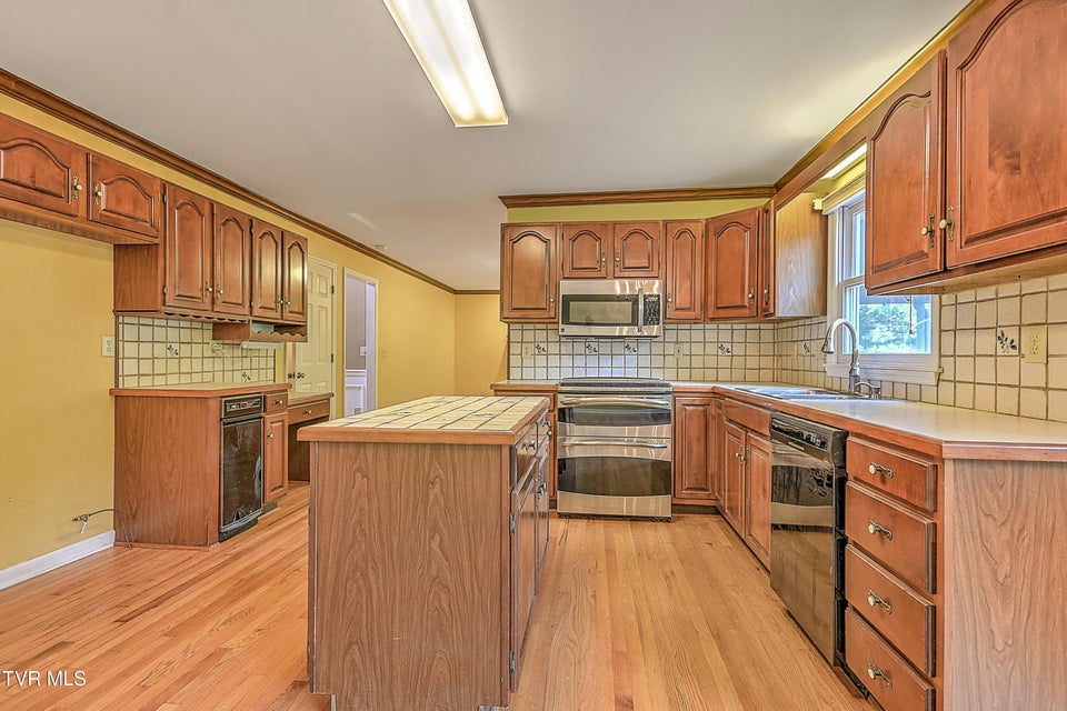 Photo #14: 332 Chesterfield Drive