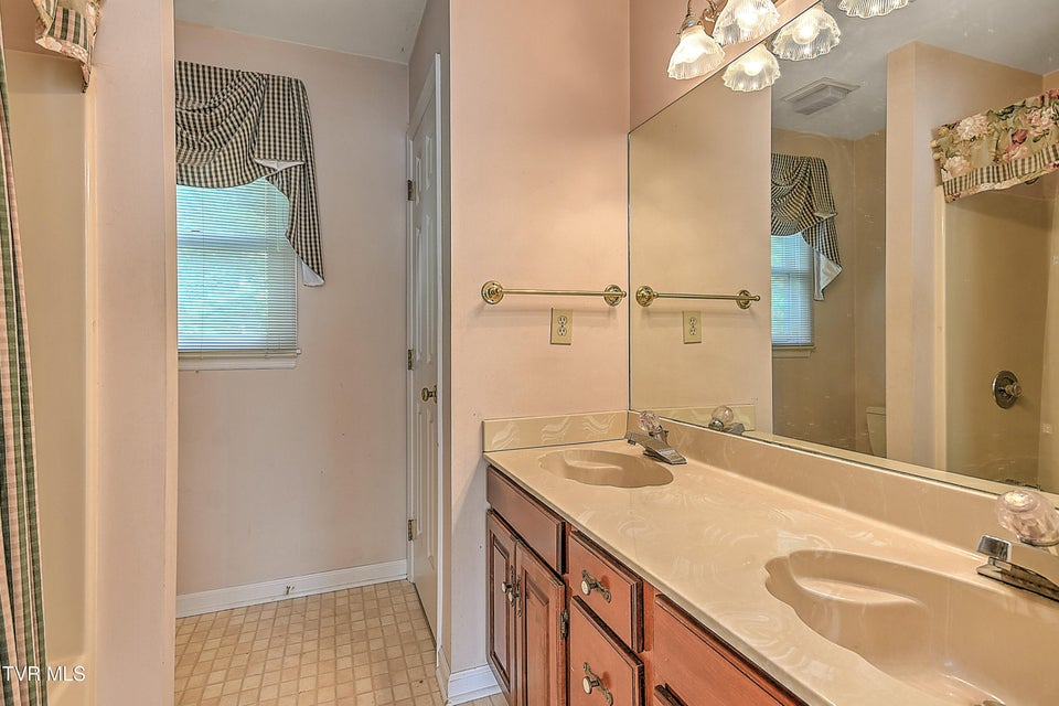 Photo #27: 332 Chesterfield Drive