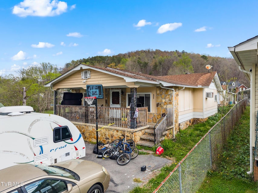 Photo #2: 555 Poplar Avenue