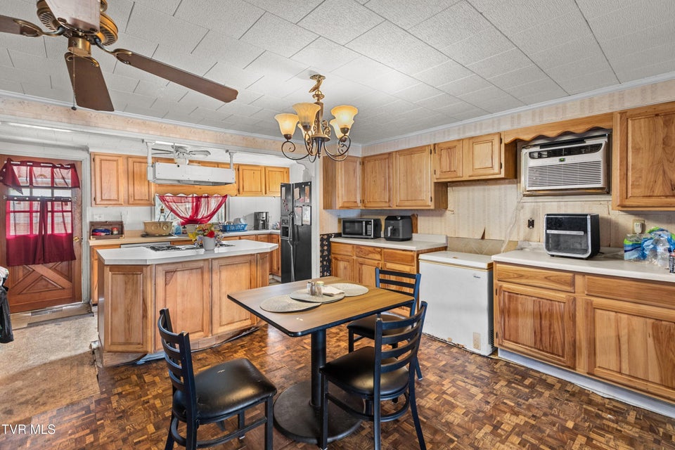 Photo #8: 555 Poplar Avenue