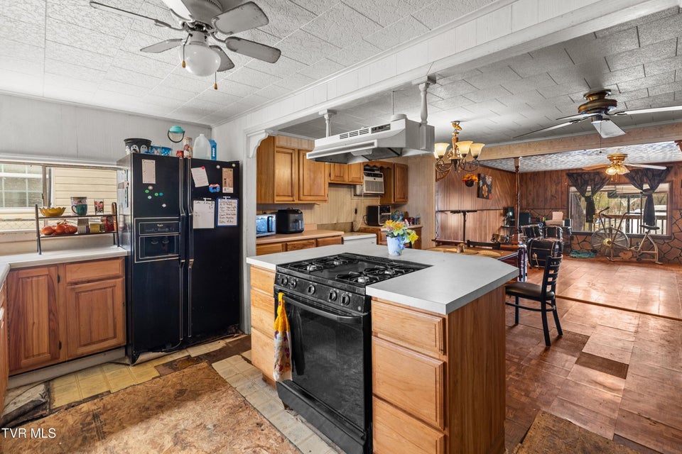 Photo #10: 555 Poplar Avenue