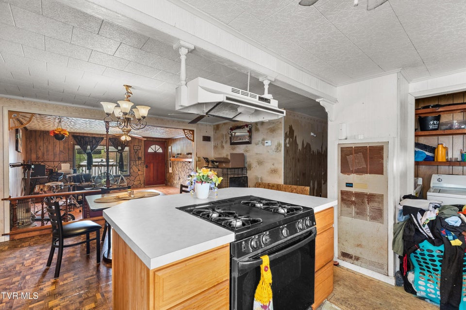 Photo #11: 555 Poplar Avenue