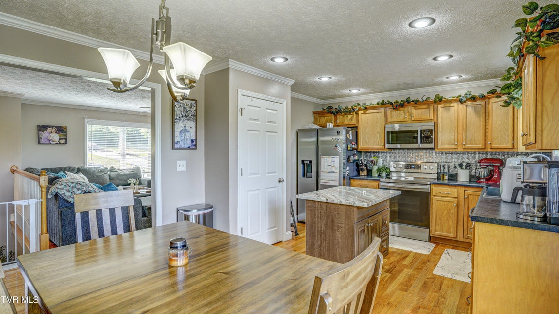 Photo #14: 3920 Thornton Drive