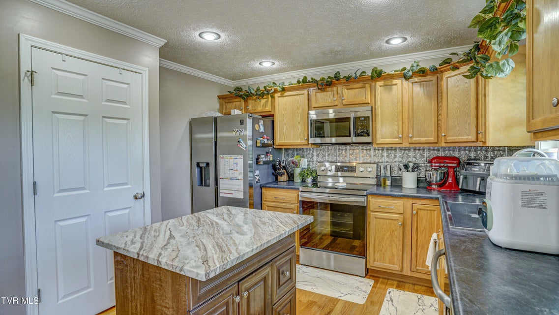 Photo #15: 3920 Thornton Drive
