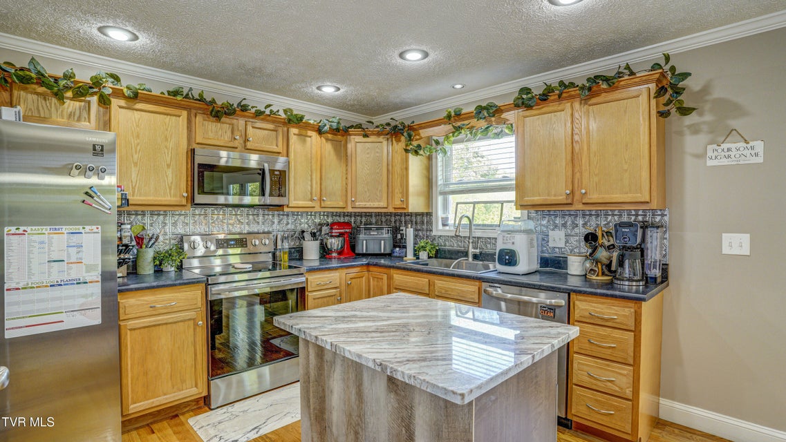 Photo #16: 3920 Thornton Drive