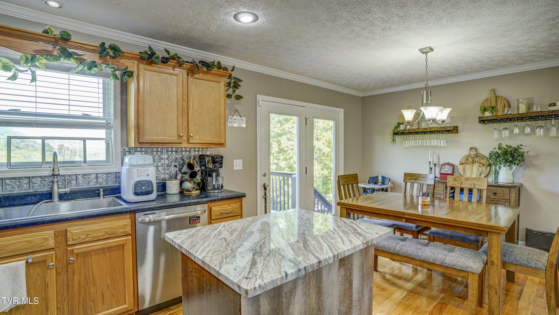 Photo #17: 3920 Thornton Drive