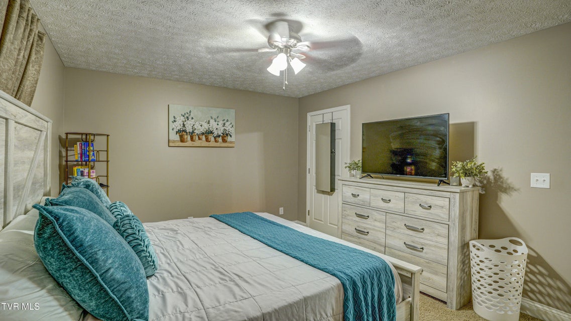Photo #20: 3920 Thornton Drive