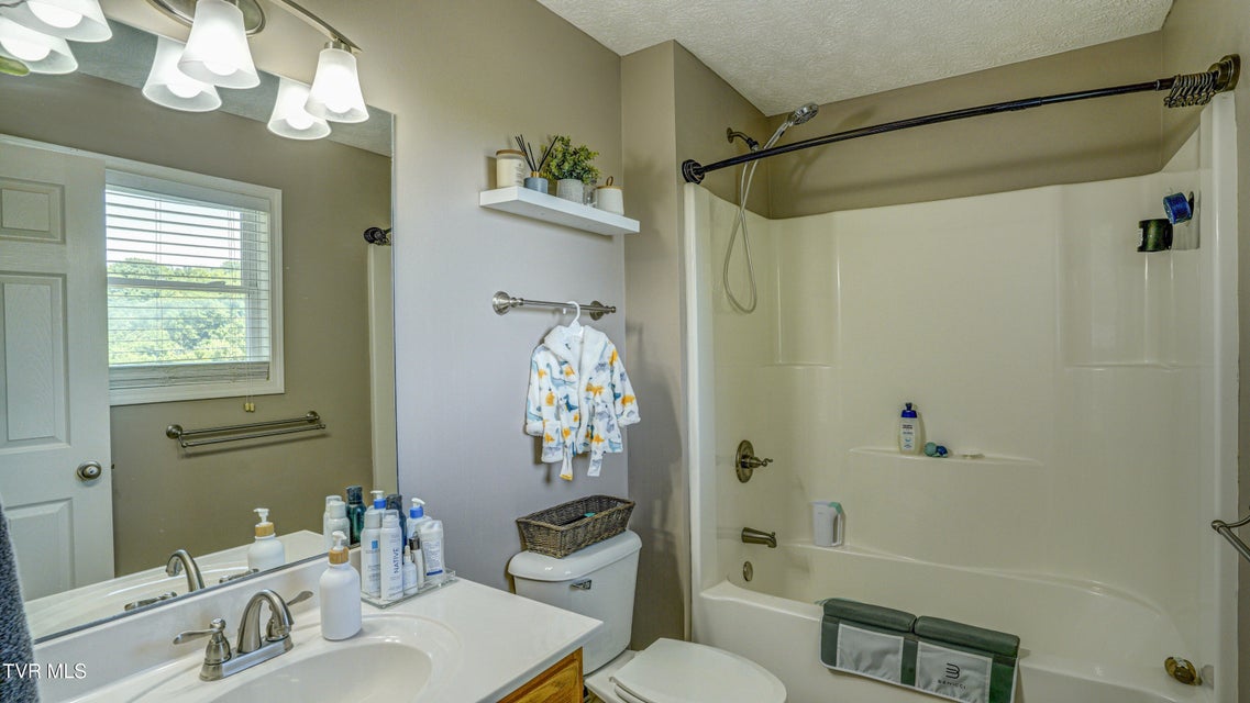 Photo #23: 3920 Thornton Drive