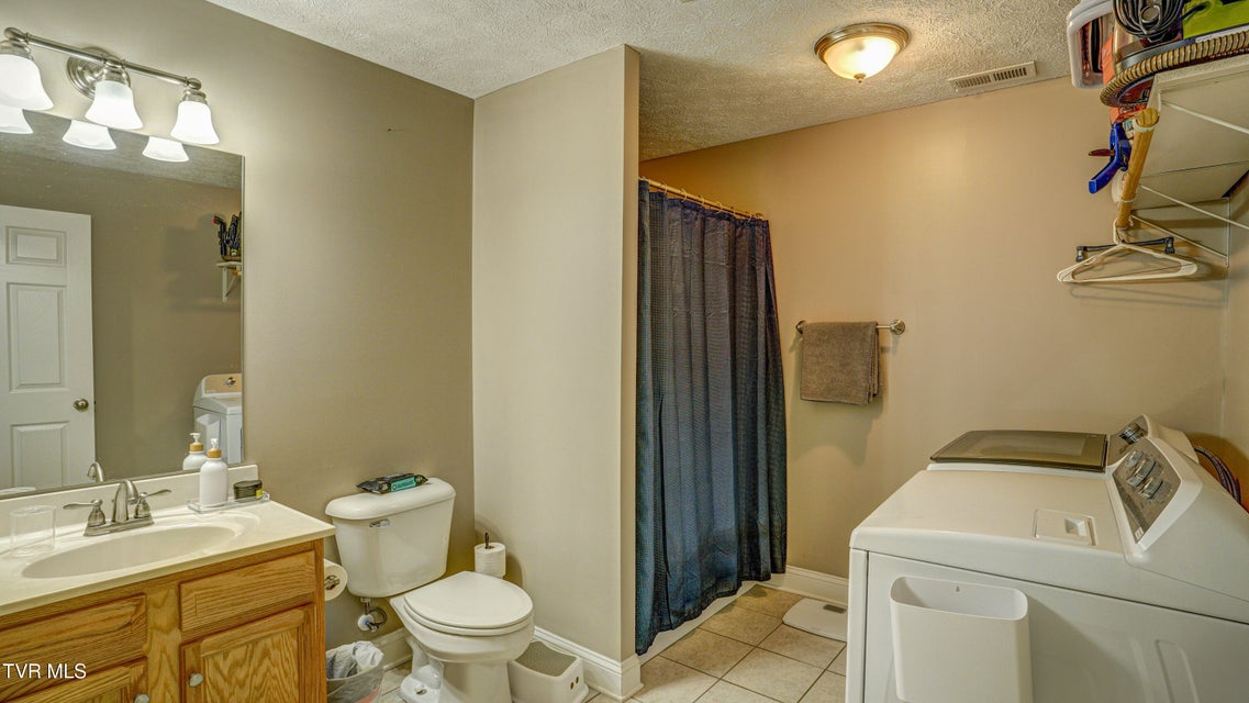 Photo #28: 3920 Thornton Drive