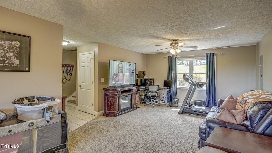 Photo #32: 3920 Thornton Drive