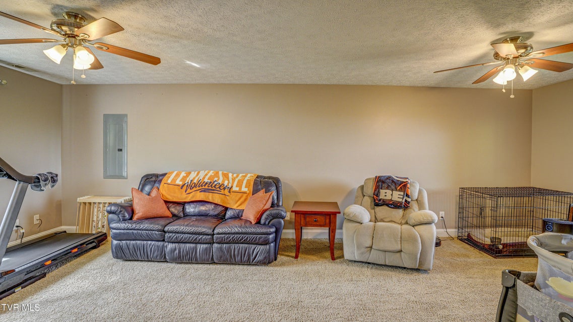Photo #34: 3920 Thornton Drive