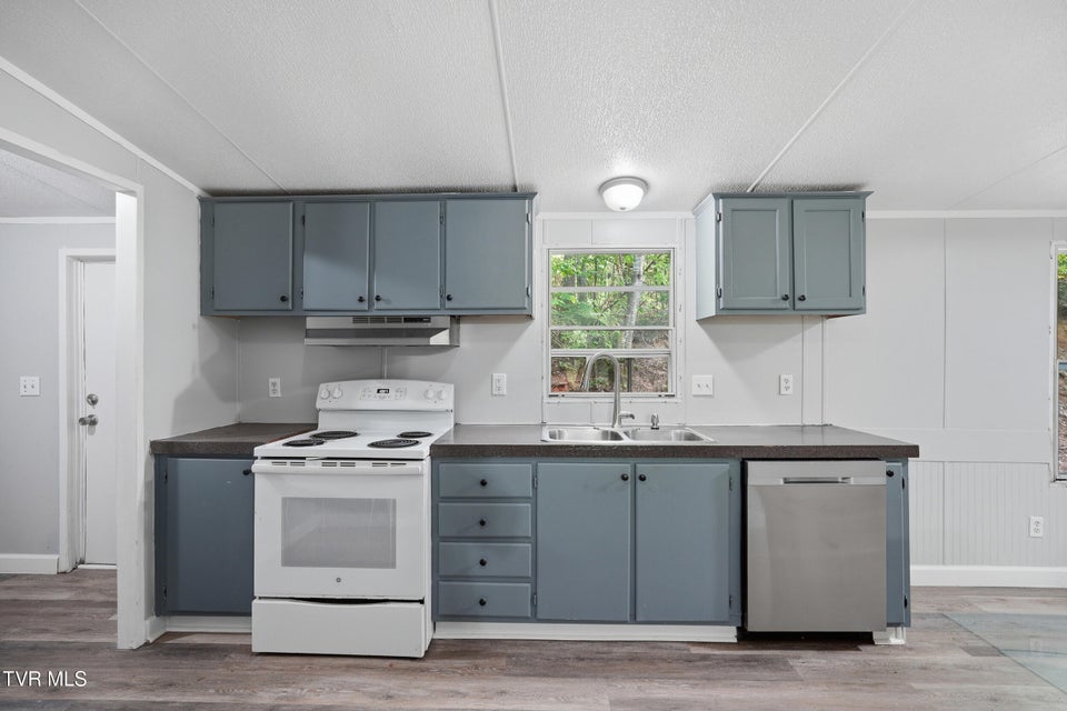 Photo #11: 117 Wb Yeats Drive