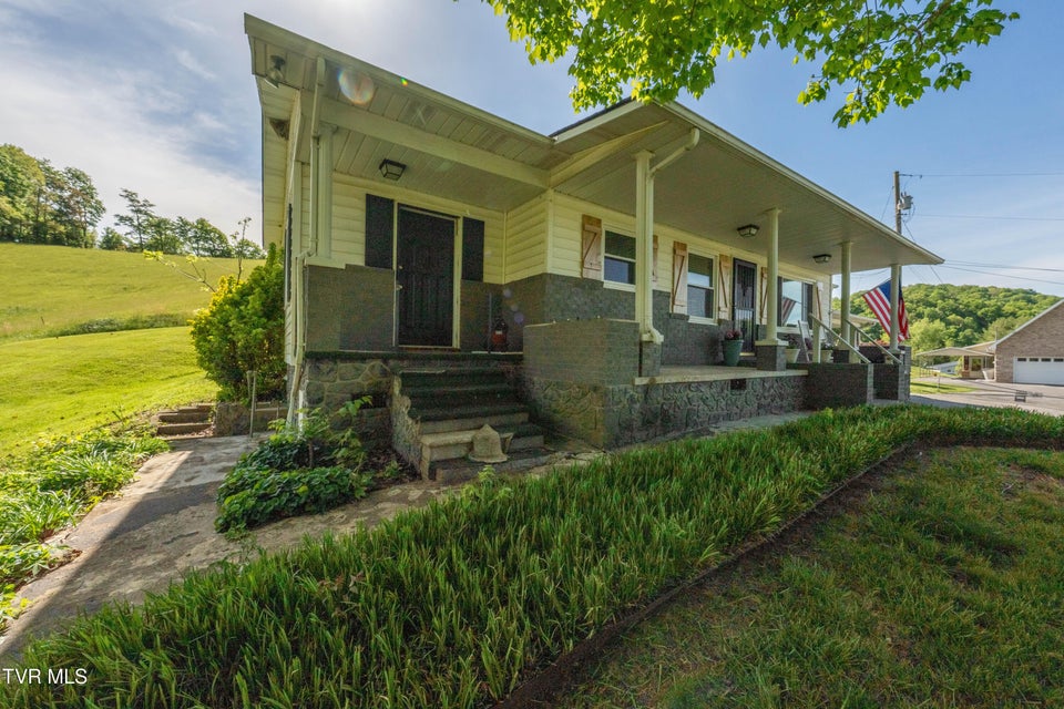 Photo #12: 214 Wilson Avenue