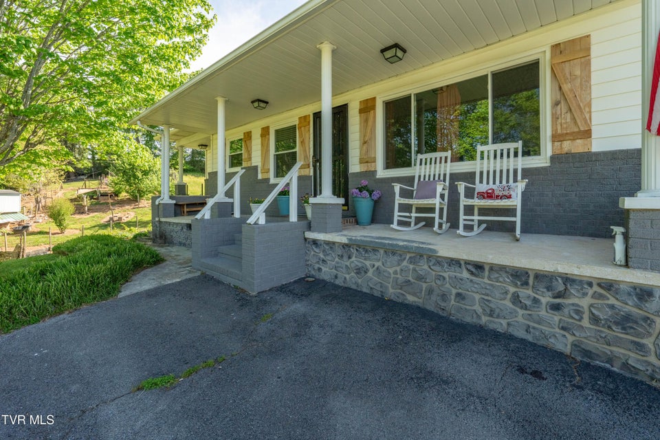 Photo #14: 214 Wilson Avenue