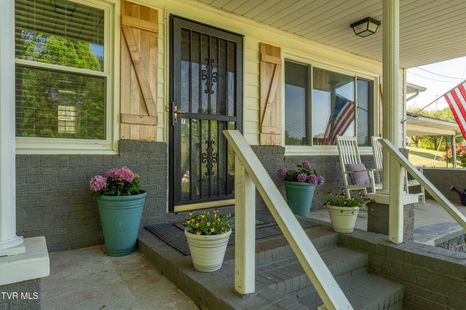 Photo #15: 214 Wilson Avenue