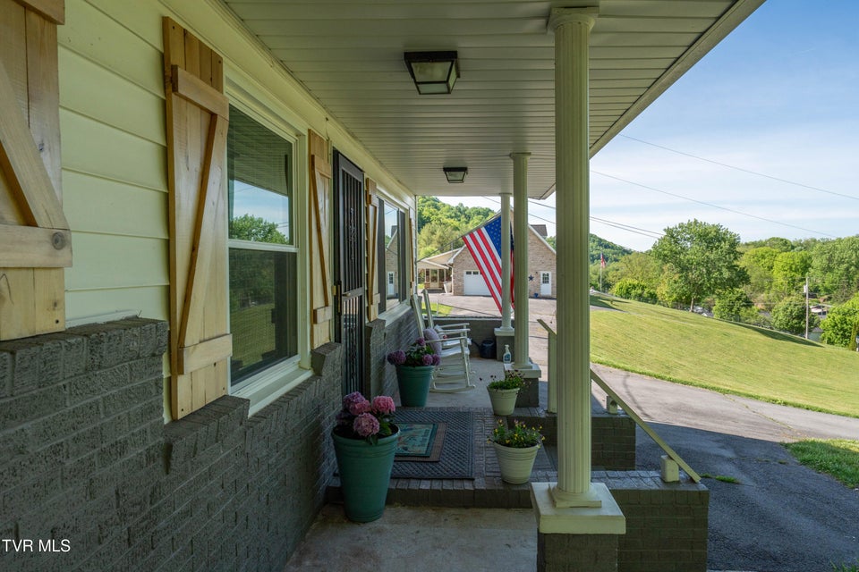 Photo #17: 214 Wilson Avenue