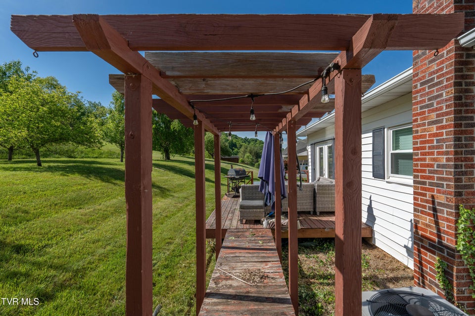 Photo #32: 214 Wilson Avenue