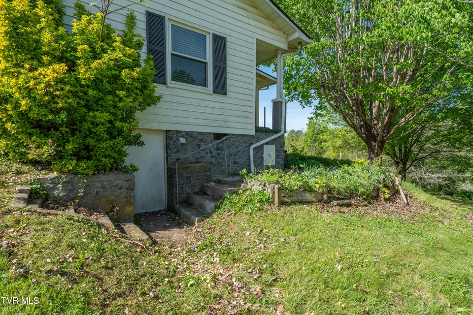 Photo #36: 214 Wilson Avenue