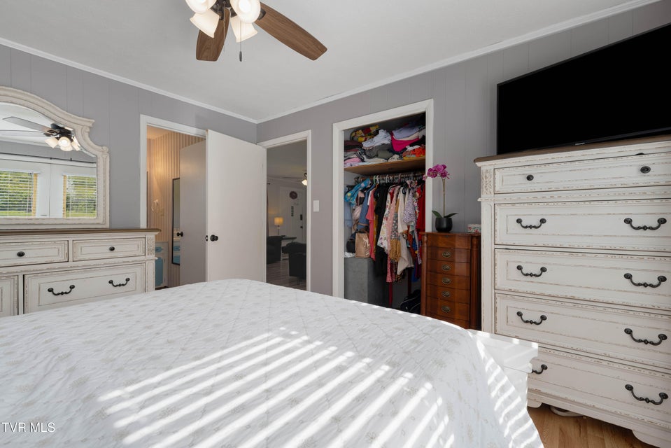 Photo #52: 214 Wilson Avenue