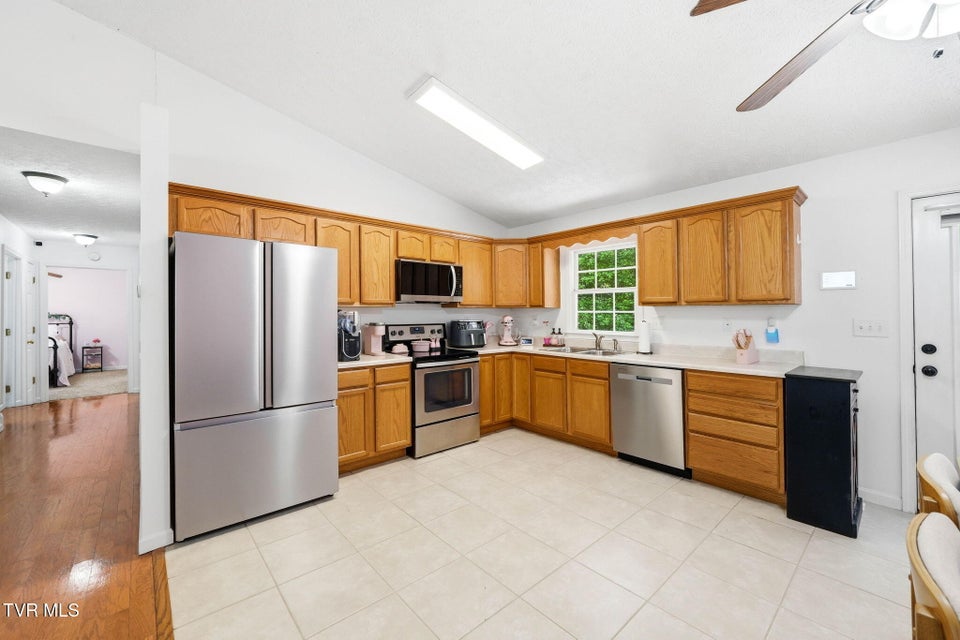 Photo #7: 203 Valley Crest Drive