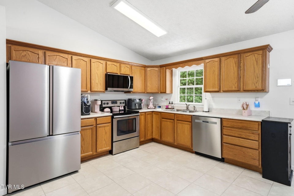 Photo #8: 203 Valley Crest Drive