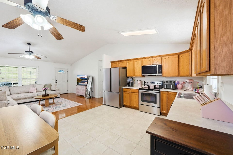 Photo #9: 203 Valley Crest Drive