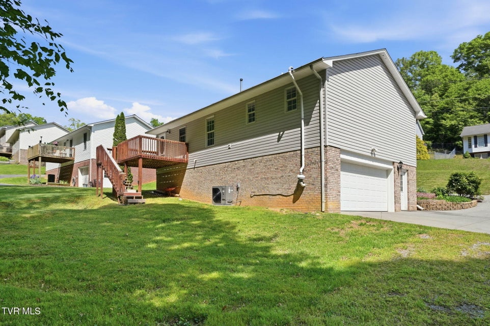 Photo #6: 203 Valley Crest Drive