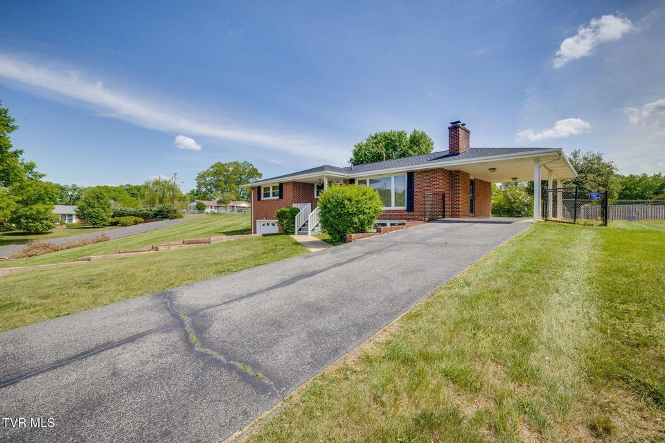 Photo #2: 1029 Spring Valley Drive