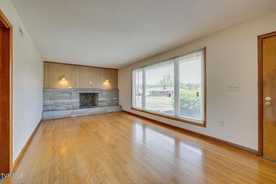Photo #6: 1029 Spring Valley Drive