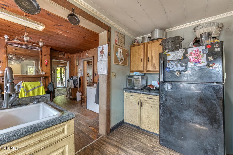 Photo #10: 1131 Hill Street