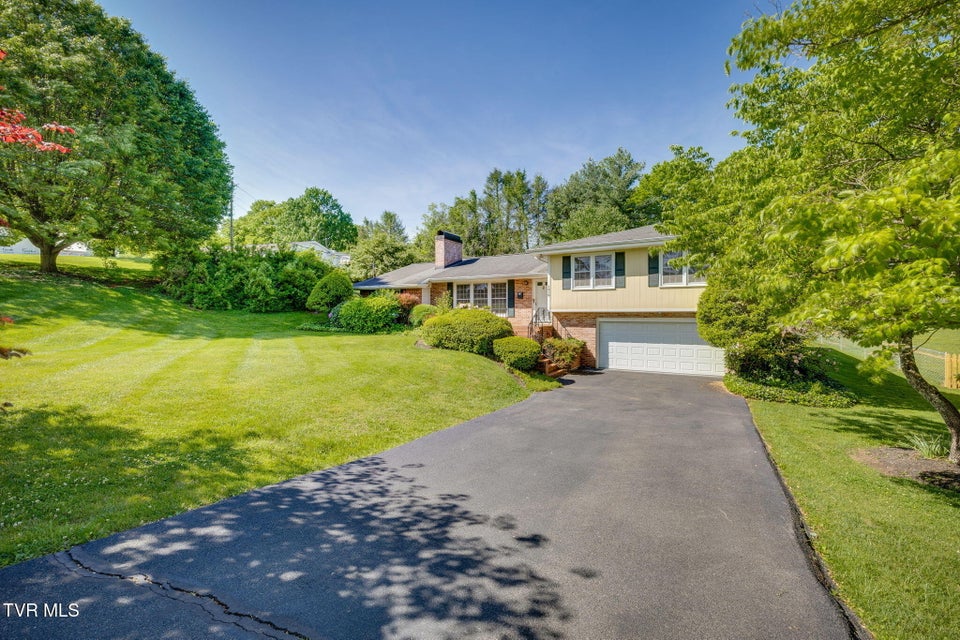 Photo #2: 1319 Lynnwood Drive